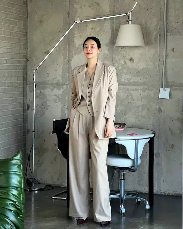 Elegant Women's Dress Pants for Professional and Formal Occasions