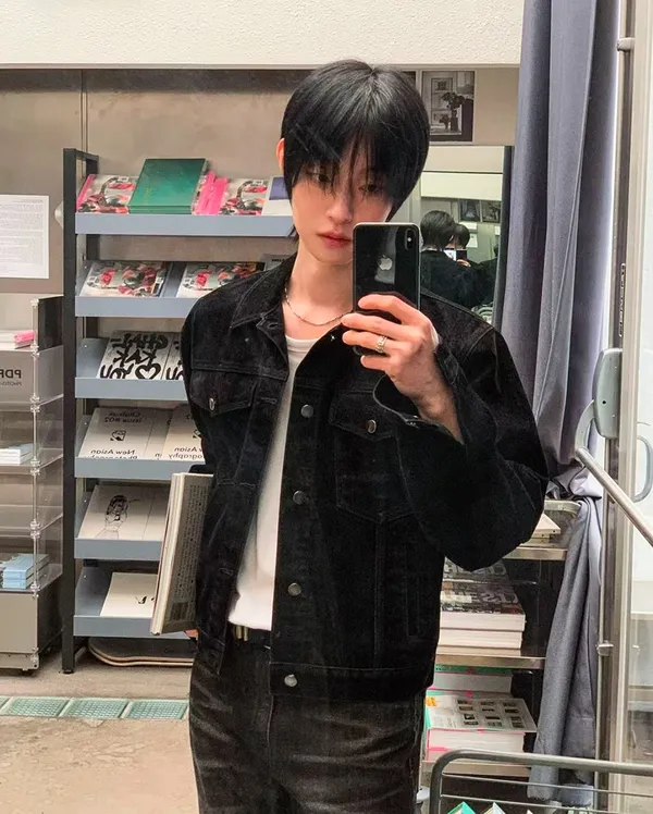 Fashionable Black Denim Jacket for Men, A Classic Essential