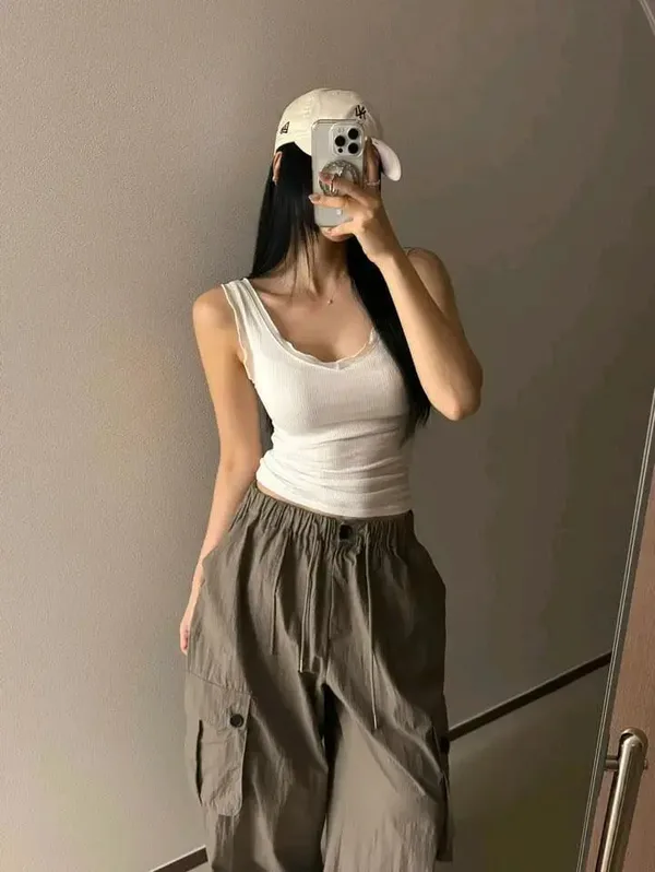 Stylish and Versatile Slim Fit White Tank Top