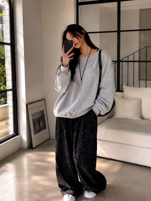 Stylish Casual Gray Top - Comfortable and Versatile