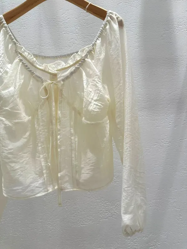 Lightweight and Breathable Women's Top for an Elegant Look