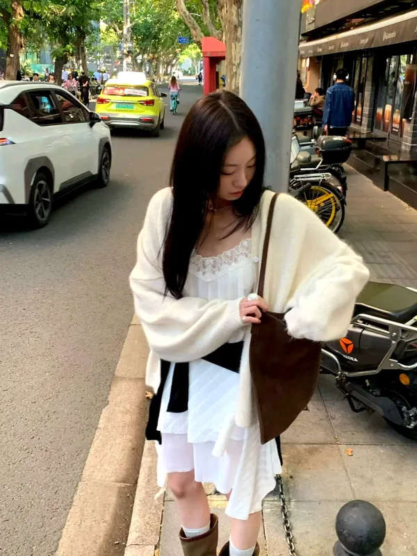 Áo khoác cardigan nữ thời trang, thoải mái và linh hoạt cho mùa xuân và mùa thu