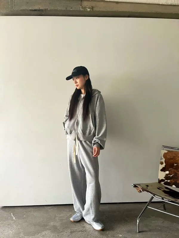 時尚休閒灰色女裝套裝，舒適百搭