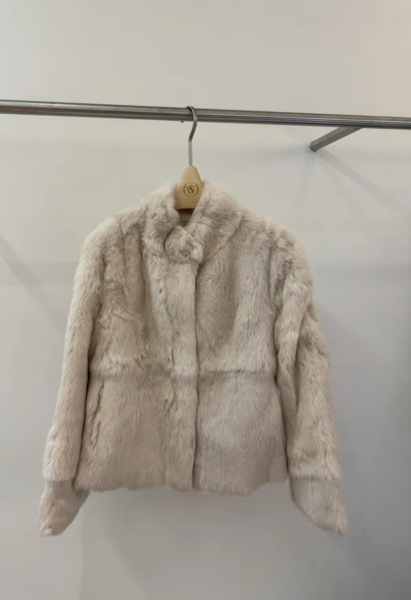 Elegant and Warm Faux Fur Coat, Fashionable and Versatile
