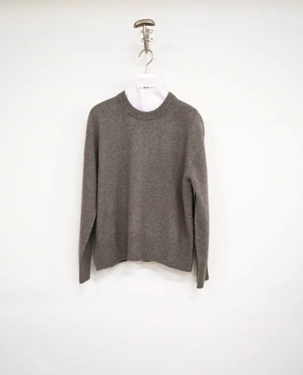 Classic Gray Crew Neck Sweater - Comfortable and Versatile