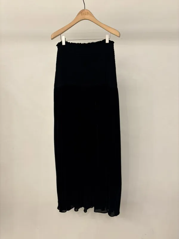 Elegant Black Velvet Maxi Dress, Showcasing Alluring Charm