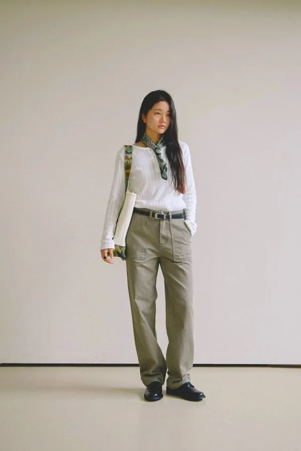 Fashion casual women's high-waisted pants, comfortable and versatile.