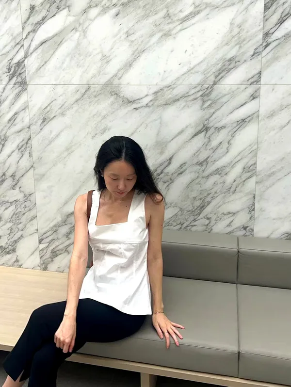 Elegant and Fashionable Minimalist White Women's Top