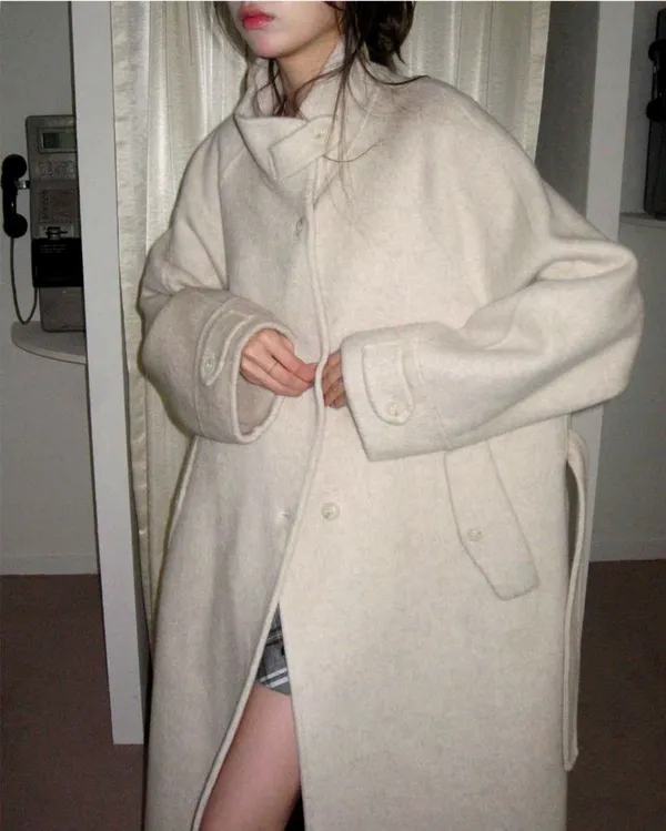 Elegant and Minimalist Women's Coat - Warm and Comfortable