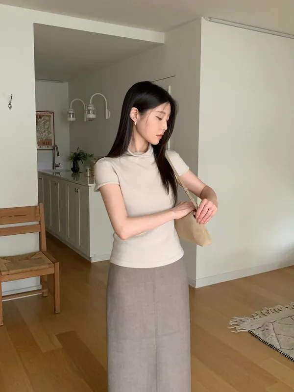 Minimalist Knit Sweater - Comfortable and Versatile for Everyday Wear