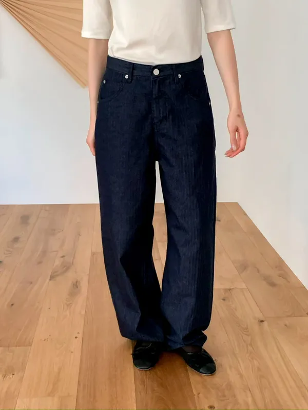 Trendy Loose-Fit Women's Denim Jeans - Comfortable and Versatile