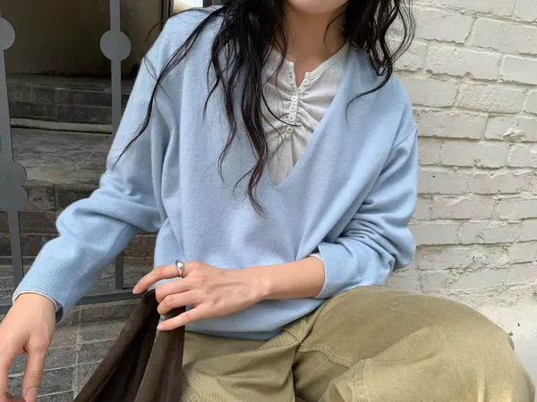 Fresh Blue V-Neck Knitted Sweater - Comfortable and Versatile