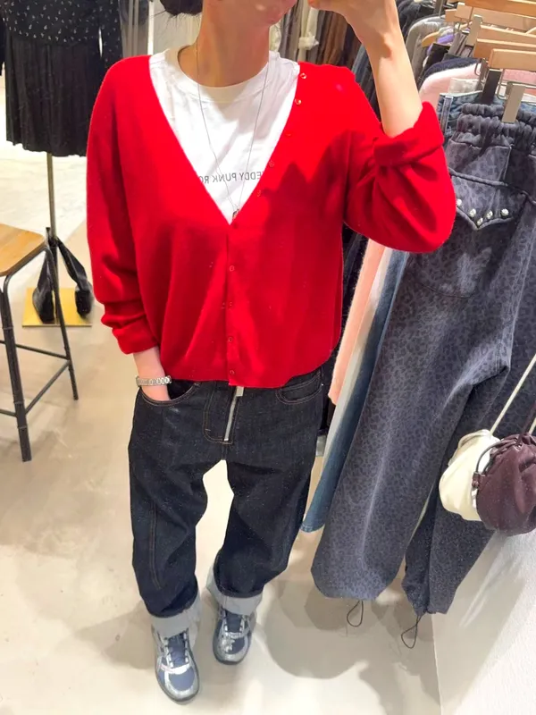 Fashionable Red Cardigan for Women, Comfortable and Versatile, A Must-Have for Autumn and Winter