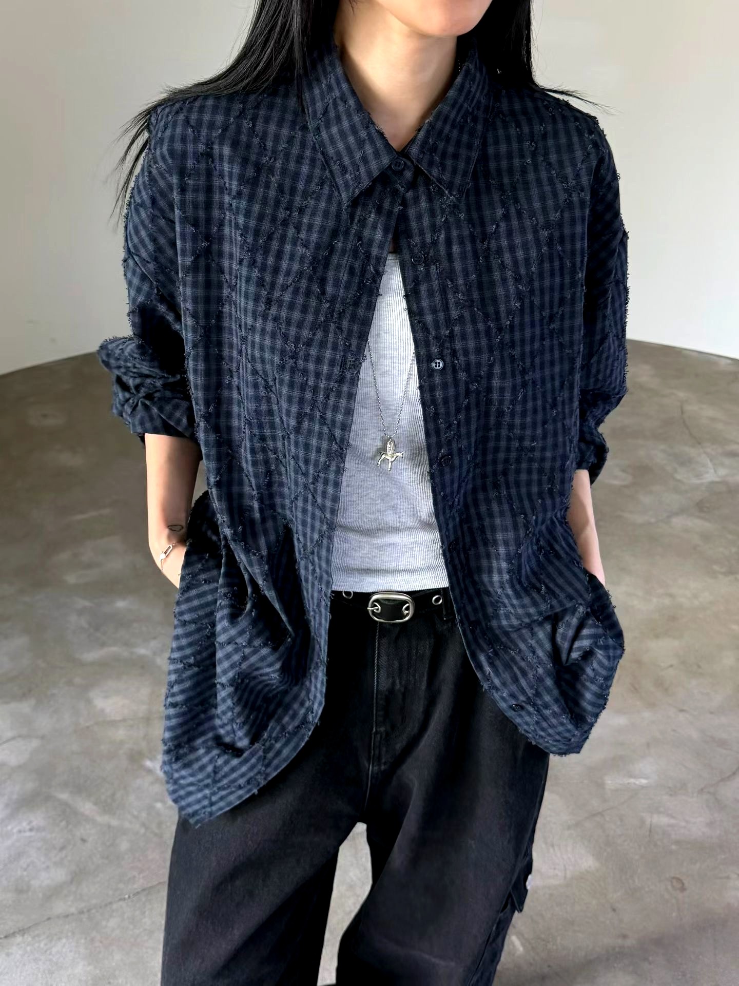 Fashionable Plaid Women's Top, Lightweight and Breathable, Perfect for Spring and Autumn