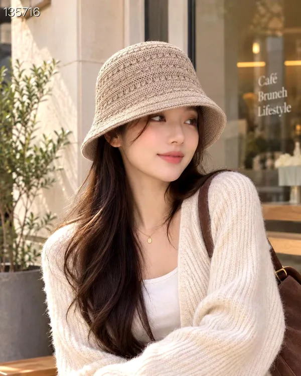 Fashionable Woven Women's Hat - Elegant Casual Style