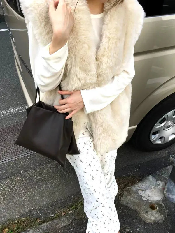 Stylish Women's Vest Jacket - Elegant Comfort for Perfect Pairing