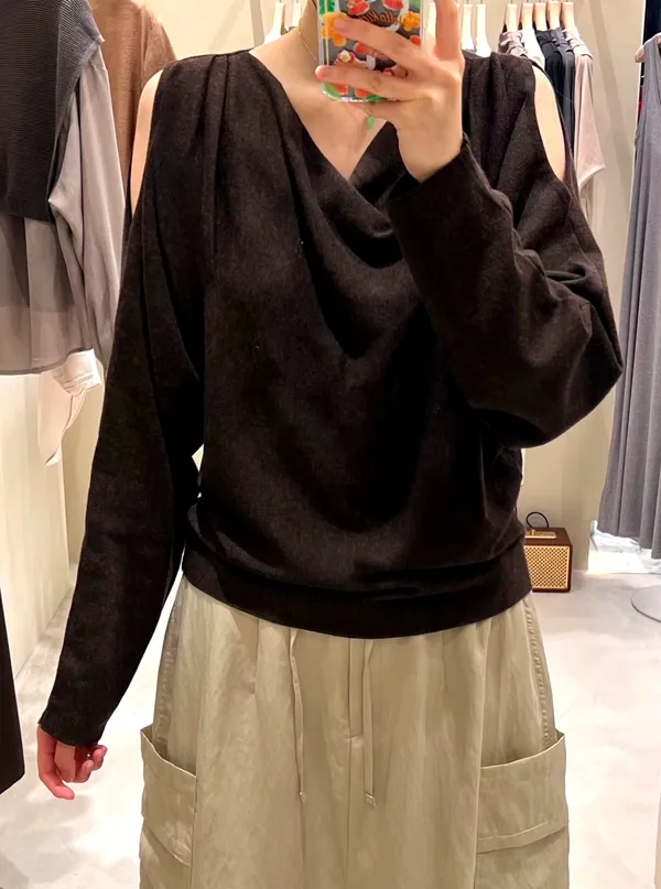 Atasan Wanita Kasual Bergaya dengan Reka Bentuk V-Leher yang Elegan