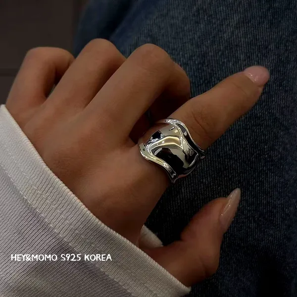 Stylish 925 Silver Women's Accessory Ring with Minimalist Design