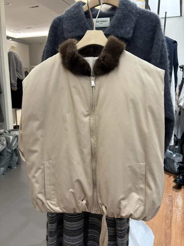 Stylish and Minimalist Women's Jacket, Comfortable and Warm