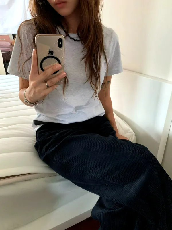 簡約舒適女裝T恤，百搭日常款