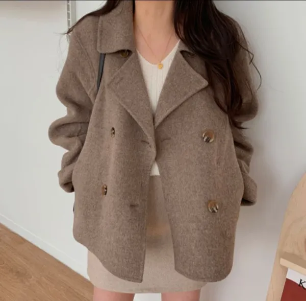 Elegant Double-Breasted Wool Coat - Warm and Fashionable