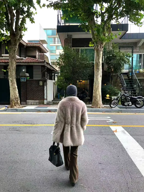 時尚優雅女裝皮草外套，溫暖舒適