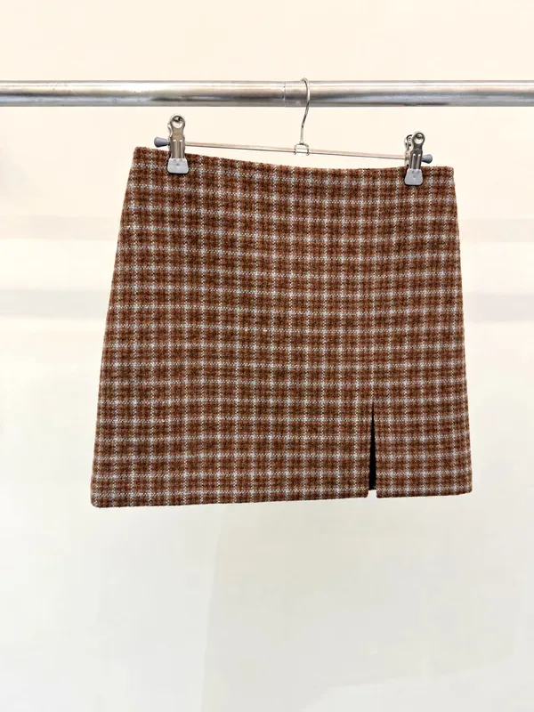 Vintage Plaid Mini Skirt - Fashionable and Versatile for an Elegant Look