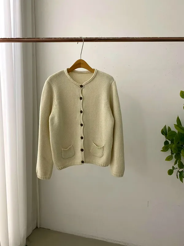 Stylish and Minimalist Women's Cardigan, Comfortable and Versatile
