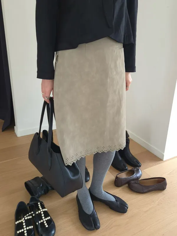Elegant Short Skirt to Showcase Your Charming Figure