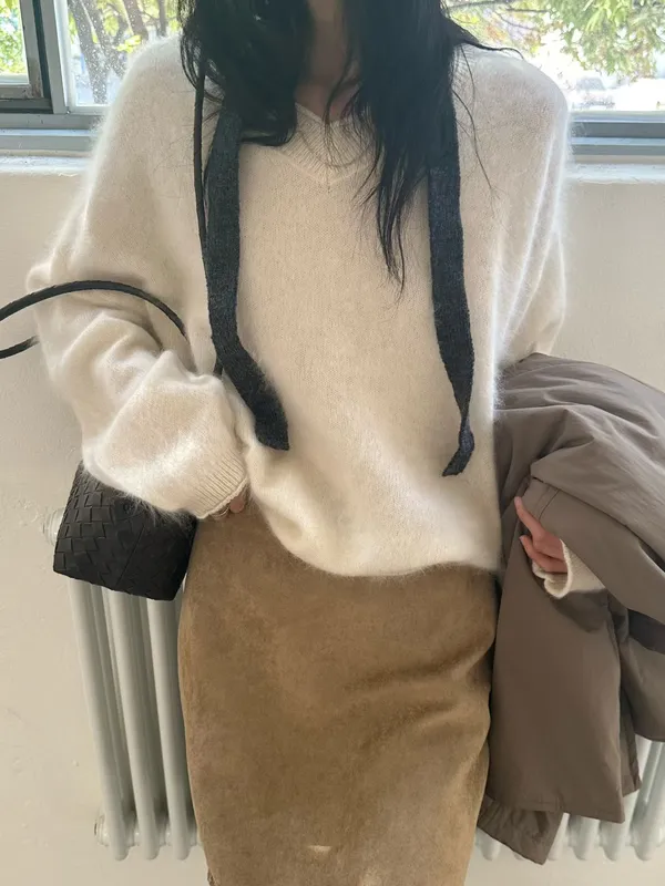 Warm and Cozy Knit Sweater, A Must-Have for Elegant Autumn and Winter Fashion