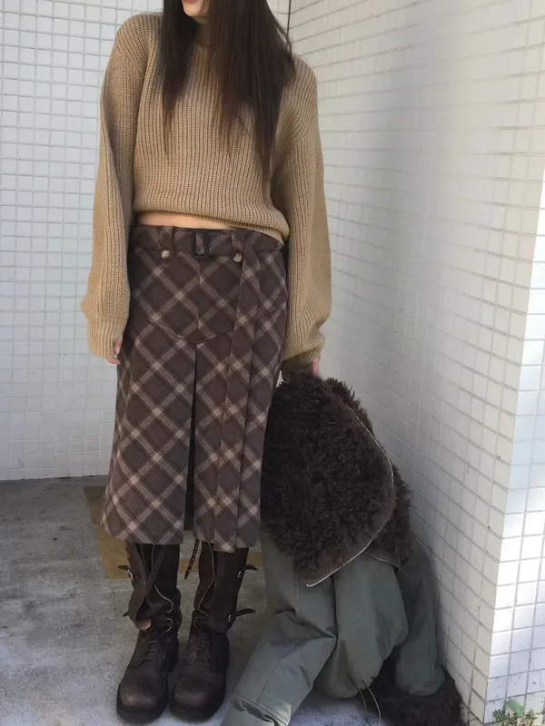 Stylish Plaid Midi Skirt - Elegant and Perfect for Fall and Winter Outfits