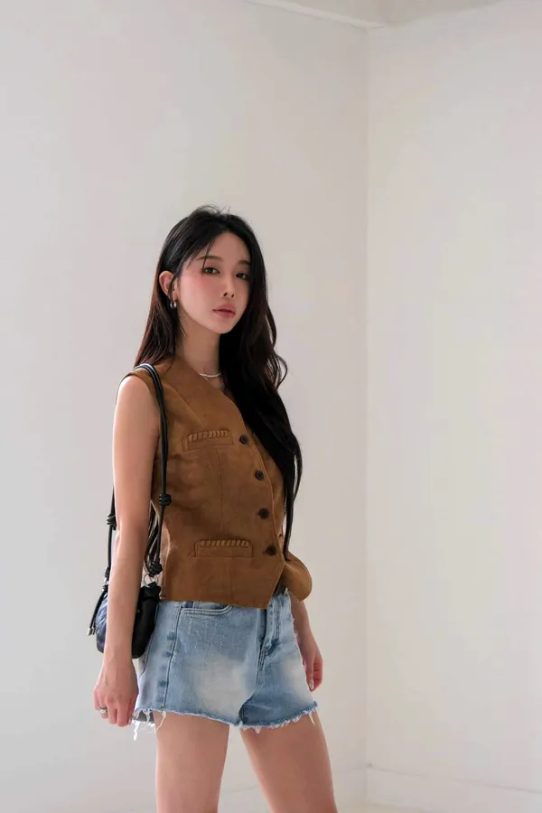 Stylish Women's Vest Jacket, An Essential Item for Elegance