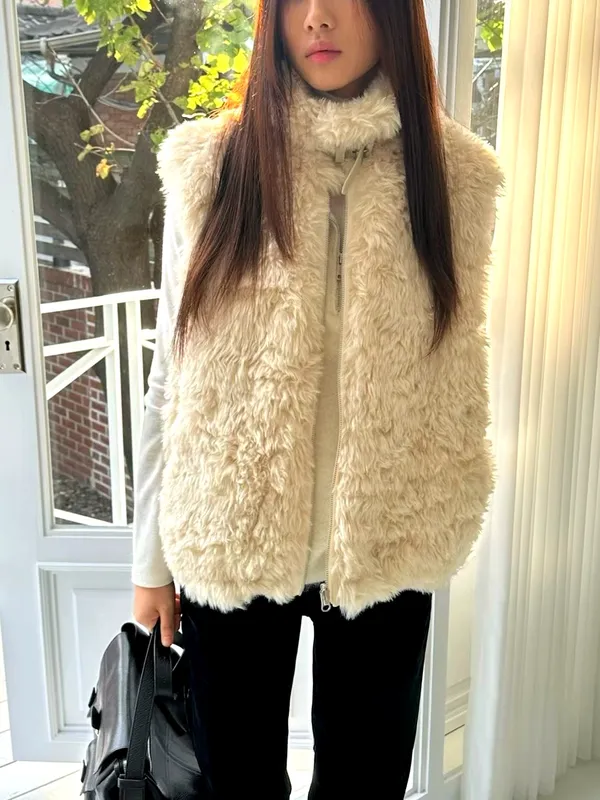 Stylish Women's Vest Jacket with Warm Plush Design