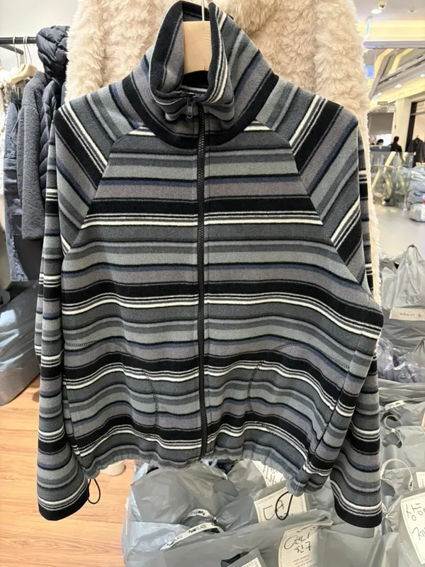 Stylish Striped Women's Jacket - Warm and Comfortable