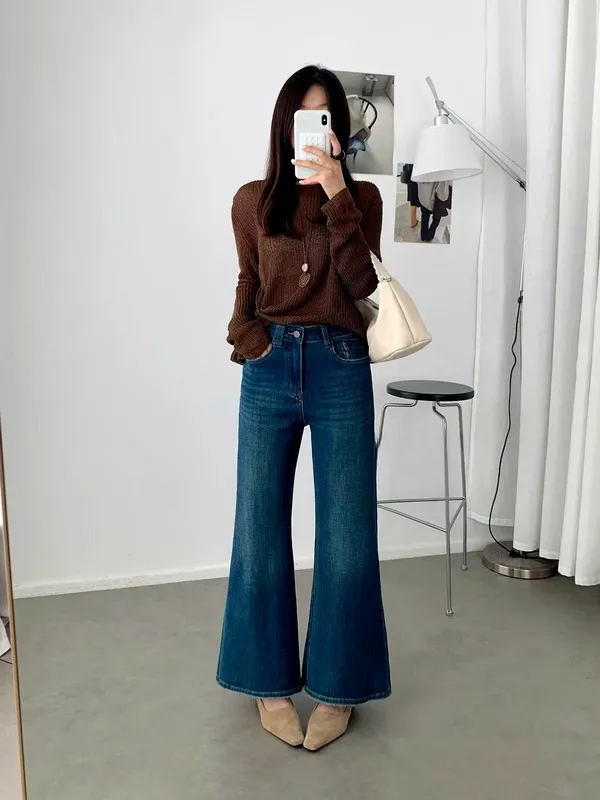 Stylish High-Waisted Wide-Leg Jeans to Showcase Your Elegance
