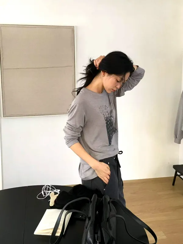 Stylish Gray Printed Long Sleeve T-Shirt - Comfortable and Versatile