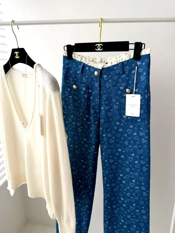 Heart Pattern Women's Pants - Stylish and Comfortable, Perfect Match for Any Outfit