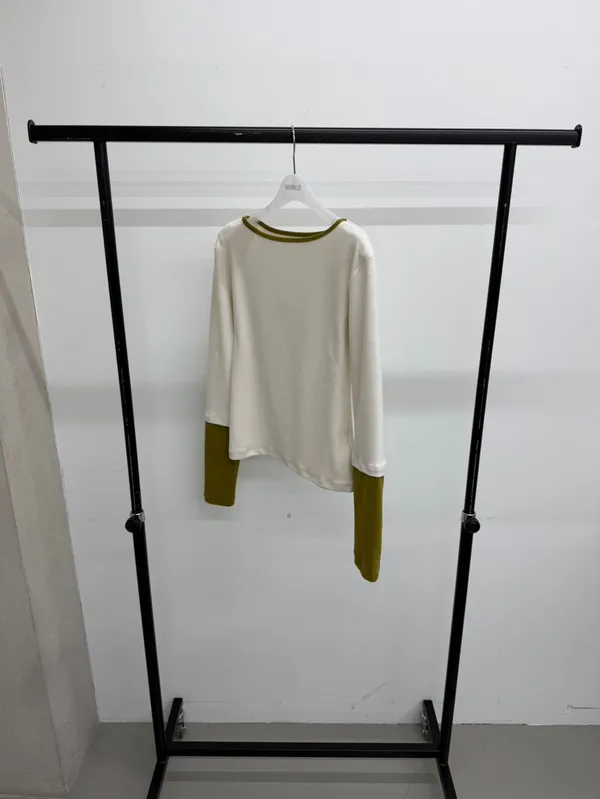 Minimalist Long Sleeve T-Shirt - Comfortable and Versatile