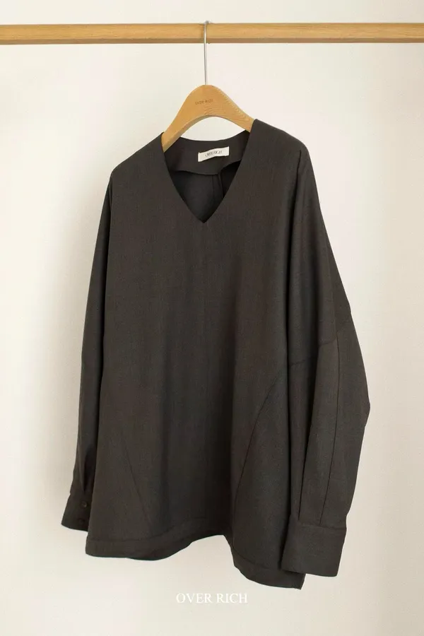 Elegant V-Neck Women's Top in Minimalist Style