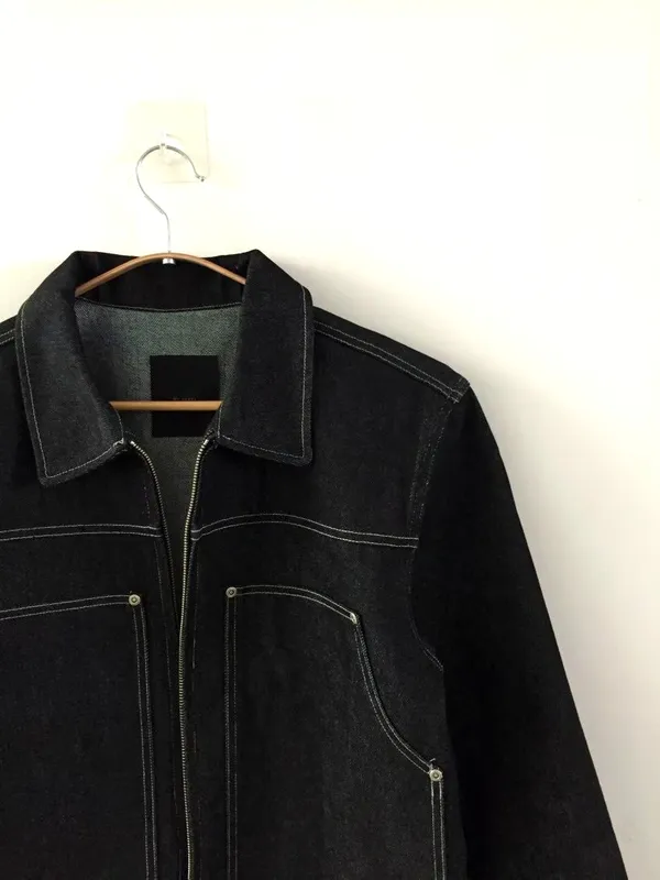 Classic Black Denim Jacket - Fashionable and Versatile