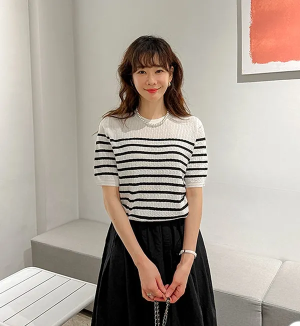 Classic Striped Knit Sweater - Fashionable and Versatile