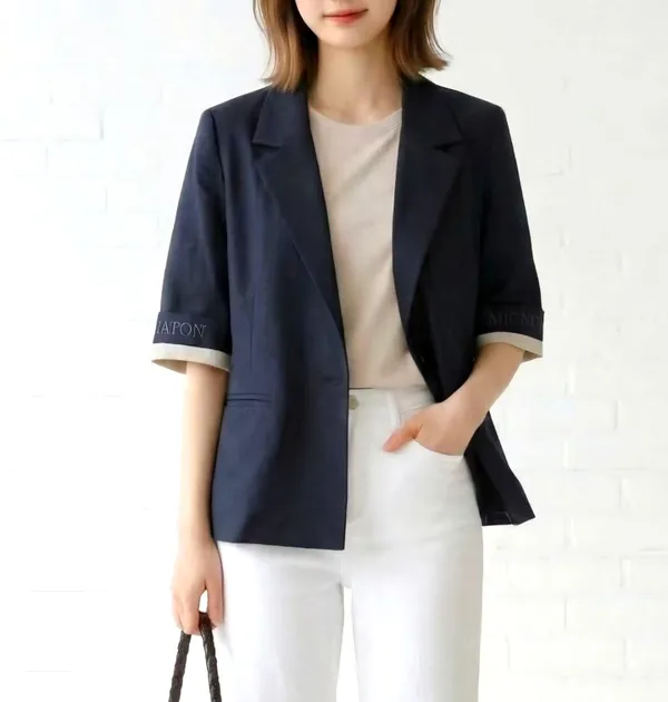 Stylish and Minimalist Women's Jacket - A Must-Have for Elegant Charm! New model launched