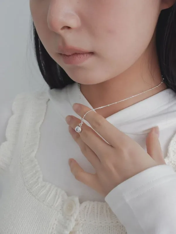 Elegant and Stylish Minimalist Silver Pendant Necklace