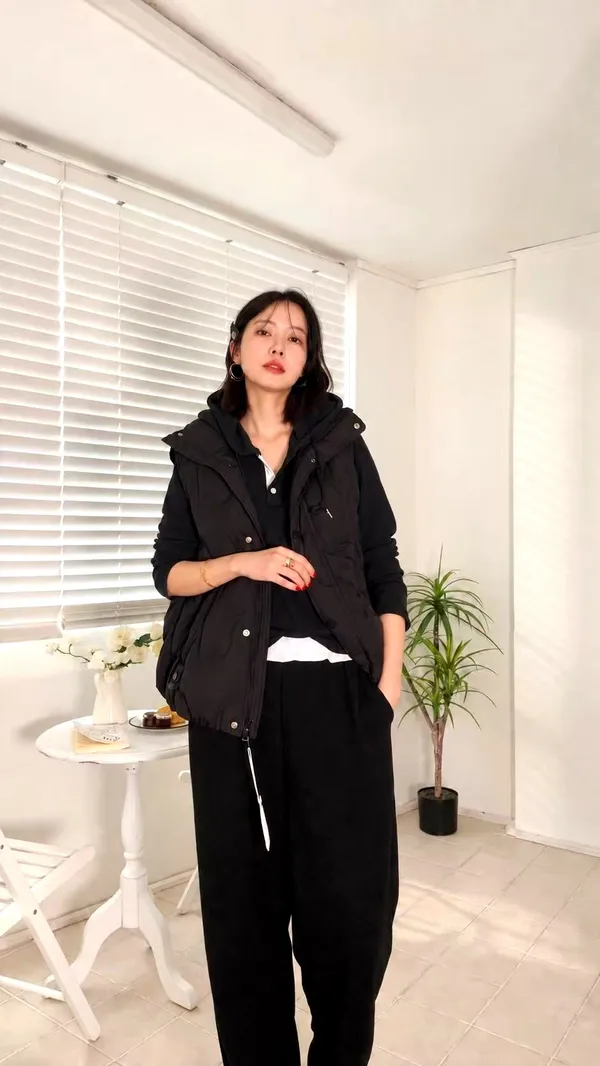 Stylish Women's Vest Jacket, Lightweight and Warm, Perfect Match