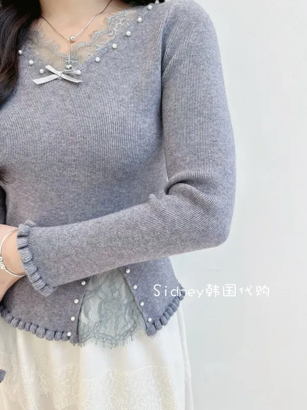 Elegant Lace Trim Knitted Top with Fashionable Pearl Accents