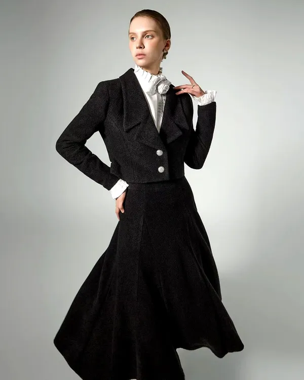 Elegant and Stylish Women's Midi Skirt, Versatile Fashion Piece