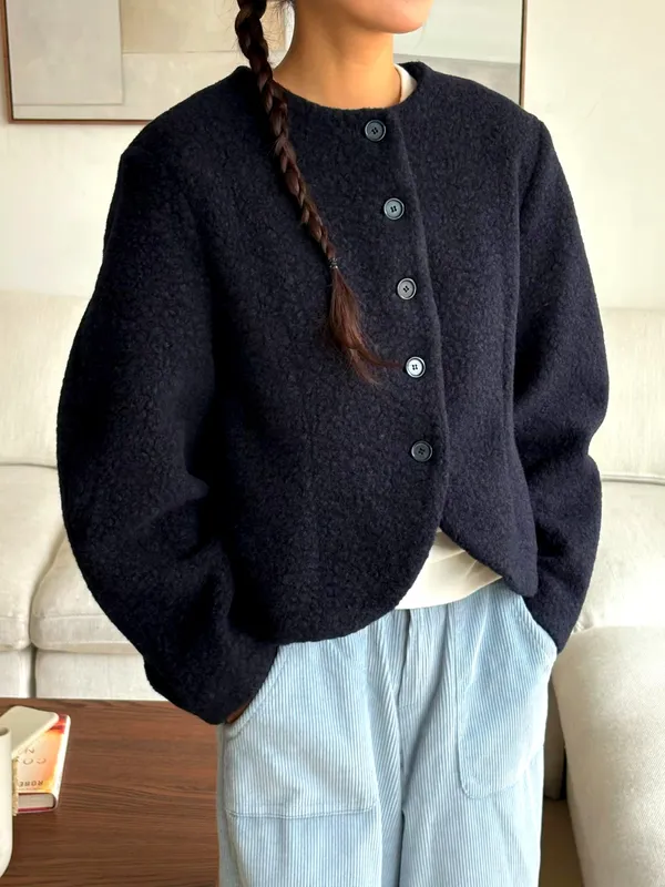 Stylish and Minimalist Women's Jacket, Warm and Comfortable