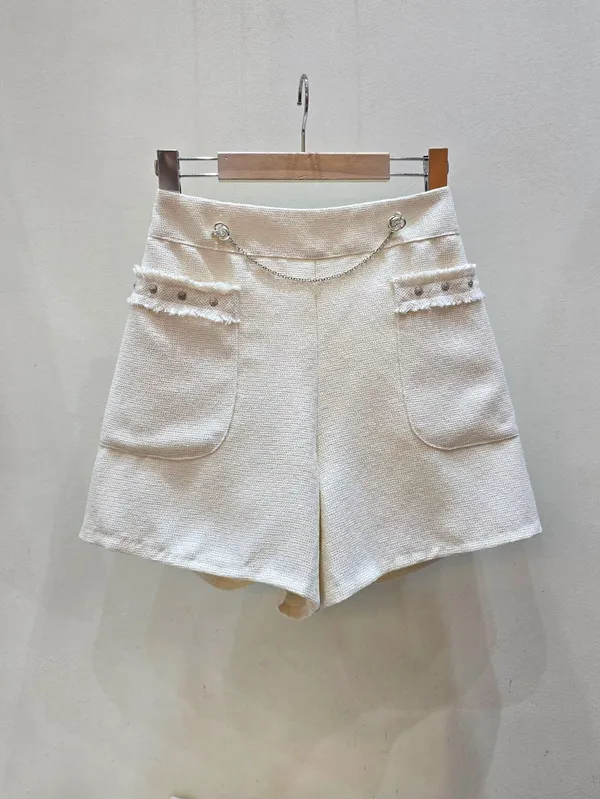 Stylish and Minimalist Women's Shorts - Comfortable and Breathable for Summer Wear