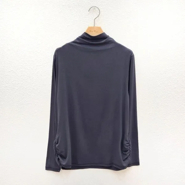 Stylish and Minimalist Women's T-Shirt, Comfortable and Versatile