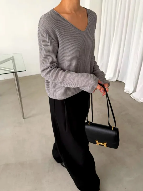Minimalist Grey V-Neck Knit Top - Comfortable and Versatile